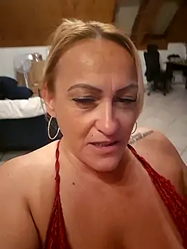 Isabellaa04 online show from 07/26/26, 12:30