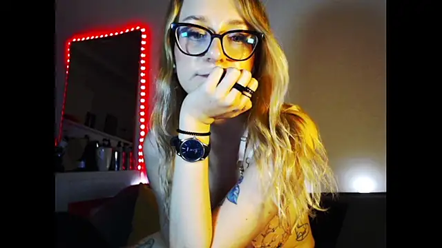 welliza online show from 12/08/24, 02:28