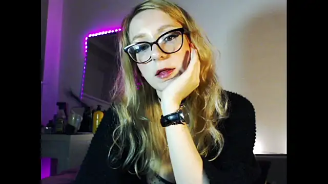 welliza online show from 12/14/24, 01:28