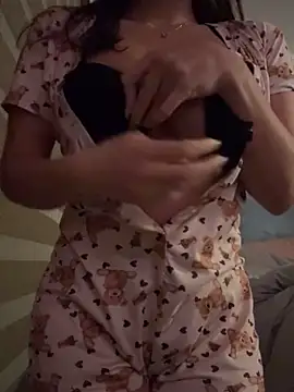 christhinna online show from 10/28/25, 06:28