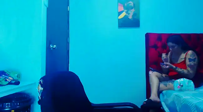 Snapshot of liz_dirty chatting on 12/19/24, 11:03 liz dirty online show from 12/19/24, 11:03