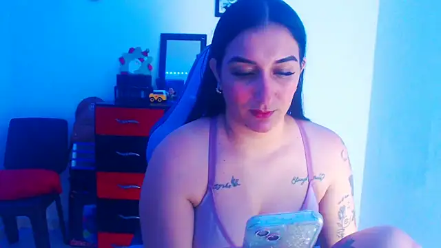 Snapshot of liz_dirty chatting on 11/19/25, 10:43 liz dirty online show from 11/19/25, 10:43