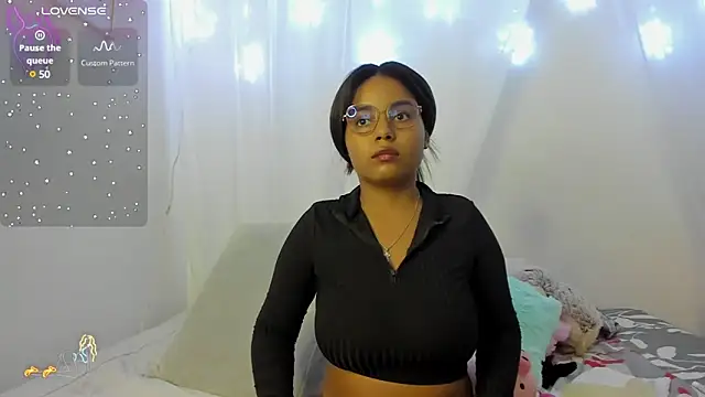 Snapshot of Aleja_DANS chatting on 01/28/25, 02:21 Aleja DANS online show from 01/28/25, 02:21