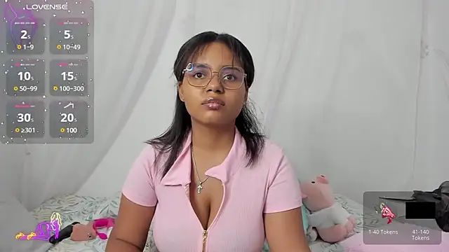 Snapshot of Aleja_DANS chatting on 02/02/25, 03:32 Aleja DANS online show from 02/02/25, 03:32