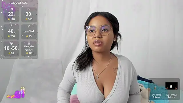 Snapshot of Aleja_DANS chatting on 02/03/25, 03:53 Aleja DANS online show from 02/03/25, 03:53