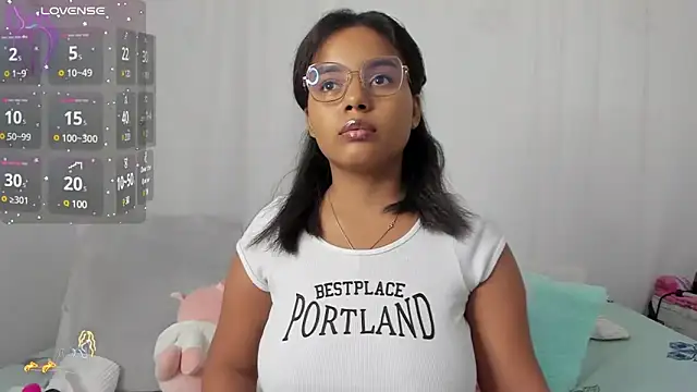 Snapshot of Aleja_DANS chatting on 02/07/25, 04:16 Aleja DANS online show from 02/07/25, 04:16