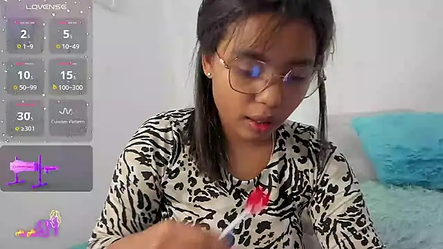 Snapshot of Aleja_DANS chatting on 02/13/25, 04:11 Aleja DANS online show from 02/13/25, 04:11