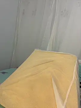 Snapshot of Aleja_DANS chatting on 03/06/25, 03:24 Aleja DANS online show from 03/06/25, 03:24