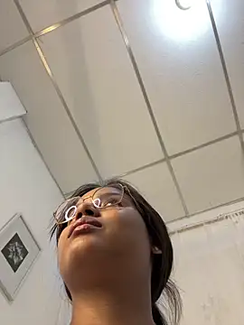 Snapshot of Aleja_DANS chatting on 03/21/25, 03:33 Aleja DANS online show from 03/21/25, 03:33