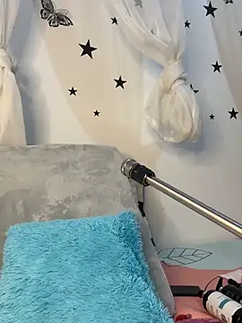 Snapshot of Aleja_DANS chatting on 10/23/25, 01:43 Aleja DANS online show from 10/23/25, 01:43