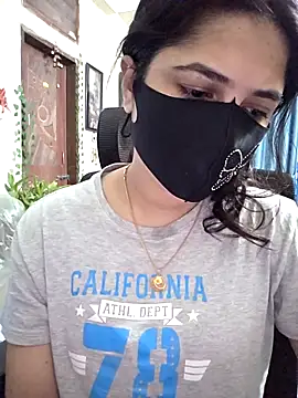 Snapshot of Suvosri chatting on 11/18/25, 06:07 Suvosri online show from 11/18/25, 06:07