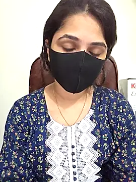 Snapshot of Suvosri chatting on 11/25/25, 07:03 Suvosri online show from 11/25/25, 07:03