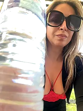 Snapshot of Cute_Anissa chatting on 09/29/25, 01:38 Cute Anissa online show from 09/29/25, 01:38