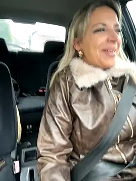 Snapshot of Cute_Anissa chatting on 10/27/25, 02:43 Cute Anissa online show from 10/27/25, 02:43