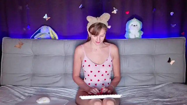 intolerable girl online show from 09/16/25, 07:42