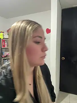 Snapshot of Celestedubois chatting on 12/18/24, 02:53 Celestedubois online show from 12/18/24, 02:53