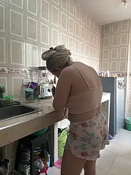 Snapshot of Celestedubois chatting on 11/04/25, 06:51 Celestedubois online show from 11/04/25, 06:51