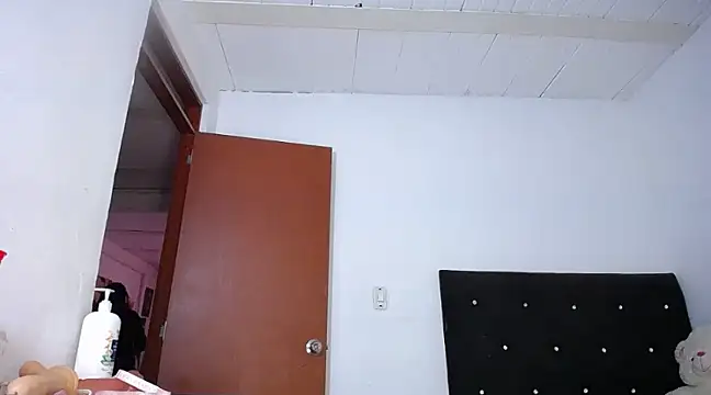 yselahot online show from 12/12/24, 08:32