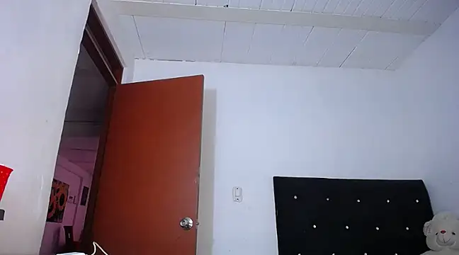 yselahot online show from 12/14/24, 01:49