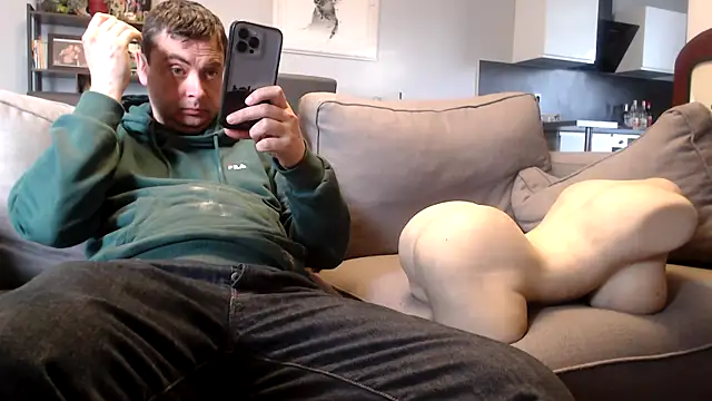 freddy0222222 online show from 05/10/26, 06:07
