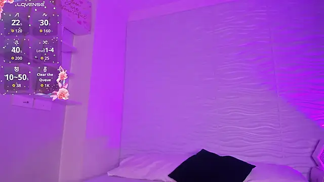 Snapshot of CamileHolmes chatting on 11/08/25, 07:19 CamileHolmes online show from 11/08/25, 07:19