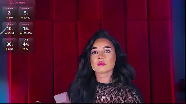 Snapshot of MadyLuxxx chatting on 11/18/25, 07:40 MadyLuxxx online show from 11/18/25, 07:40