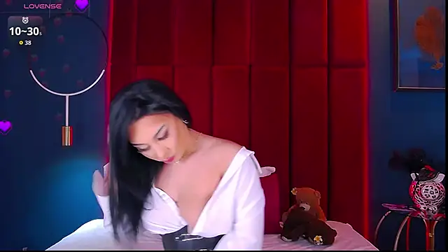 Snapshot of MadyLuxxx chatting on 11/25/25, 07:58 MadyLuxxx online show from 11/25/25, 07:58