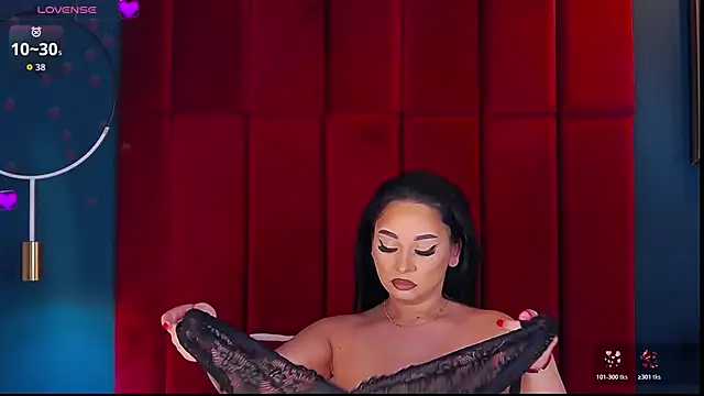 Snapshot of MadyLuxxx chatting on 12/13/25, 08:04 MadyLuxxx online show from 12/13/25, 08:04