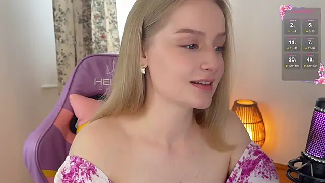 Snapshot of Charmulik chatting on 10/09/25, 10:57 Charmulik online show from 10/09/25, 10:57