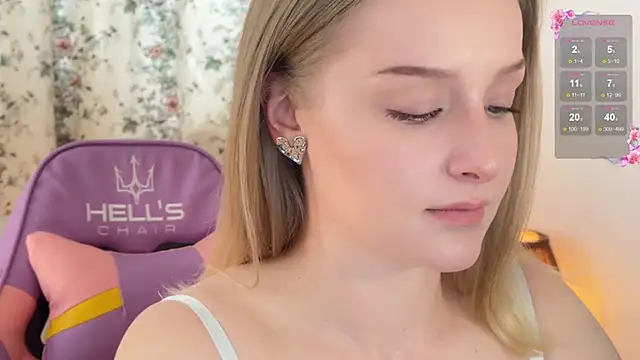 Snapshot of Charmulik chatting on 10/11/25, 09:52 Charmulik online show from 10/11/25, 09:52