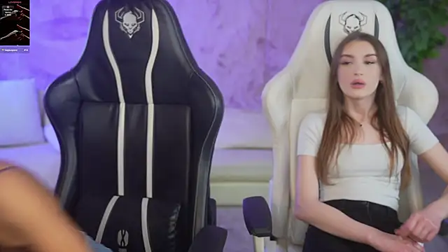 Jasmine Flow online show from 10/22/25, 07:19