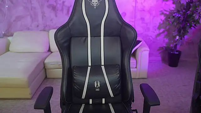 Snapshot of Jasmine_Flow chatting on 11/30/25, 08:18 Jasmine Flow online show from 11/30/25, 08:18