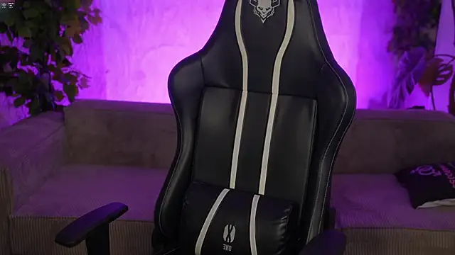 Snapshot of Jasmine_Flow chatting on 12/16/25, 08:41 Jasmine Flow online show from 12/16/25, 08:41