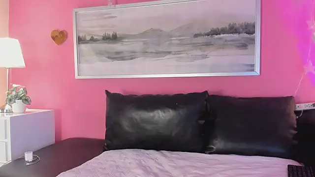 Snapshot of Tiffanysurez_ chatting on 10/02/25, 09:11 Tiffanysurez online show from 10/02/25, 09:11