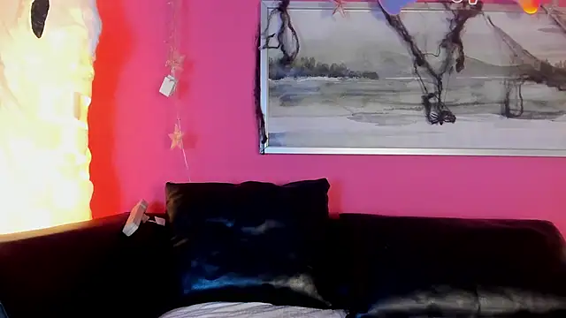 Snapshot of Tiffanysurez_ chatting on 10/29/25, 08:43 Tiffanysurez online show from 10/29/25, 08:43