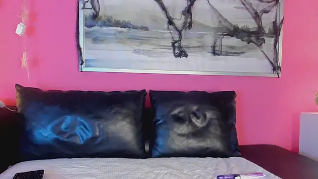 Snapshot of Tiffanysurez_ chatting on 10/30/25, 09:15 Tiffanysurez online show from 10/30/25, 09:15