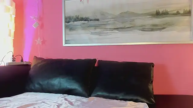 Snapshot of Tiffanysurez_ chatting on 11/25/25, 08:53 Tiffanysurez online show from 11/25/25, 08:53