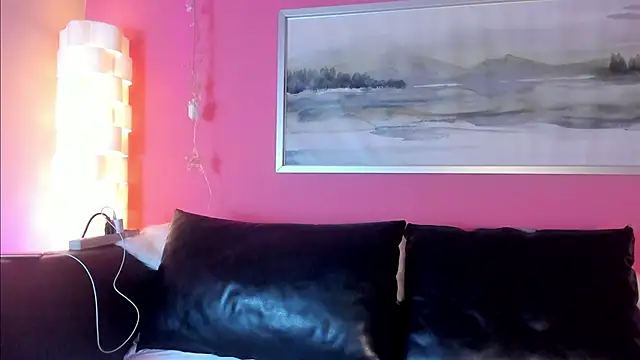 Snapshot of Tiffanysurez_ chatting on 12/02/25, 09:54 Tiffanysurez online show from 12/02/25, 09:54