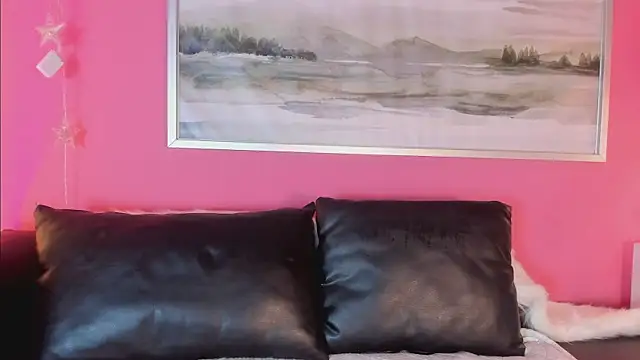 Snapshot of Tiffanysurez_ chatting on 12/13/25, 09:31 Tiffanysurez online show from 12/13/25, 09:31