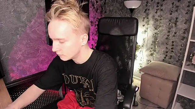Snapshot of AlexxSweet chatting on 12/11/24, 07:42 AlexxSweet online show from 12/11/24, 07:42