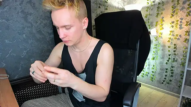 Snapshot of AlexxSweet chatting on 01/17/25, 07:30 AlexxSweet online show from 01/17/25, 07:30