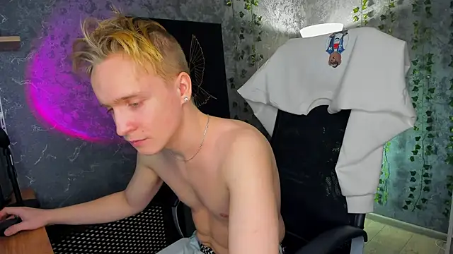 Snapshot of AlexxSweet chatting on 01/24/25, 08:55 AlexxSweet online show from 01/24/25, 08:55