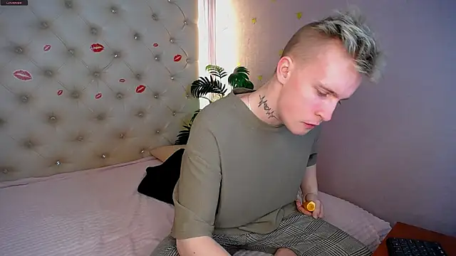 Snapshot of AlexxSweet chatting on 03/10/25, 04:57 AlexxSweet online show from 03/10/25, 04:57