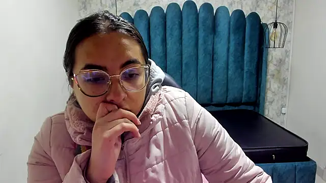 nalalye cruzz  online show from 09/19/25, 02:24