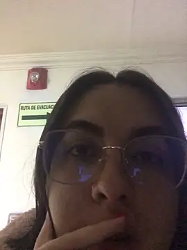 nalalye cruzz  online show from 05/03/26, 01:11