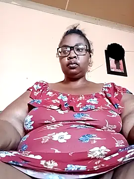 Snapshot of ZOQULUx chatting on 02/08/26, 11:57 ZOQULUx online show from 02/08/26, 11:57