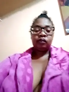 Snapshot of ZOQULUx chatting on 02/14/26, 03:47 ZOQULUx online show from 02/14/26, 03:47