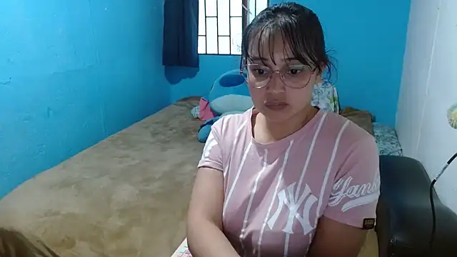 Snapshot of clarisse69 chatting on 12/17/24, 10:22 clarisse69 online show from 12/17/24, 10:22