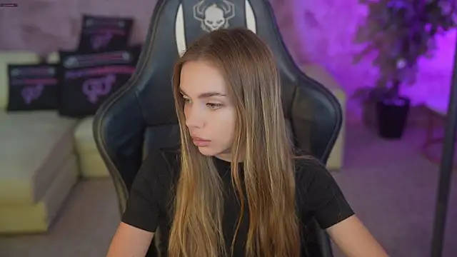 Snapshot of Anabelka054 chatting on 11/18/25, 11:36 Anabelka054 online show from 11/18/25, 11:36