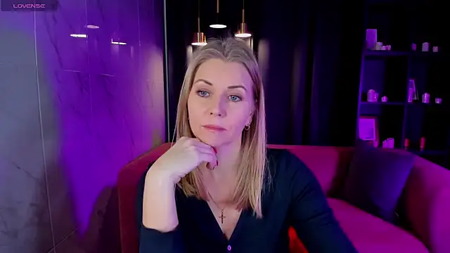 Annie Light online show from 12/04/24, 05:49